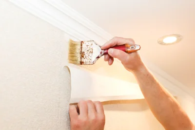 Pose de papier peint à Crenans — revêtements muraux et toiles de verre